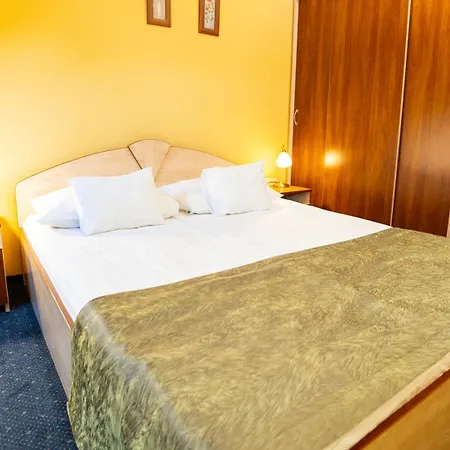 Tuenderpart Vendeghaz 3* Eger